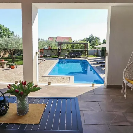 Marija Zadarvillas Policnik