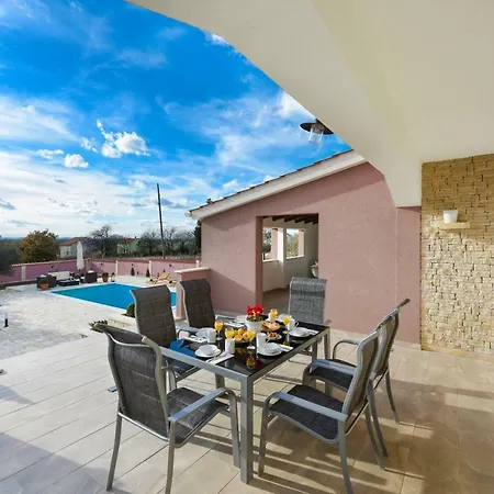 Marija Zadarvillas Policnik