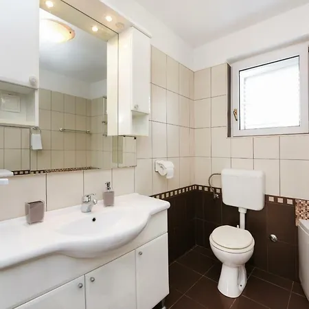 Marija Zadarvillas * Policnik