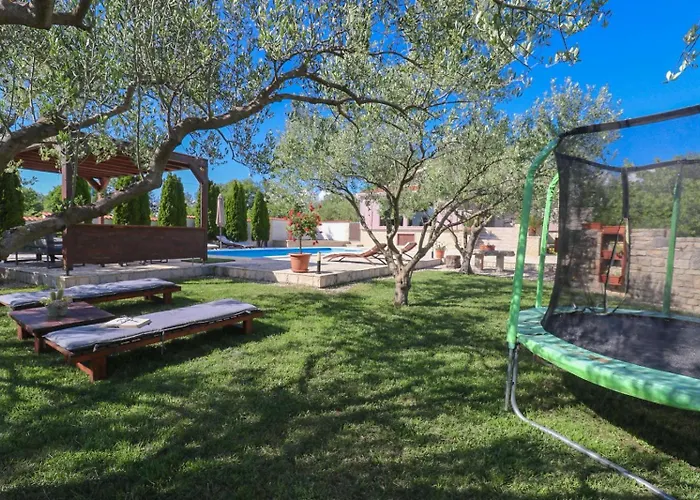 Marija Zadarvillas *