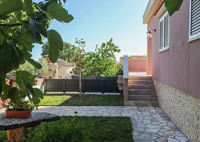 Marija Zadarvillas Vila *