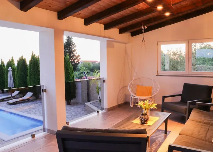 Marija Zadarvillas Vila Policnik