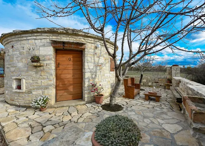 Marija Zadarvillas Vila *