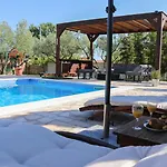 Marija Zadarvillas Вилла *