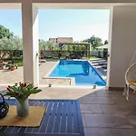 Marija Zadarvillas Policnik