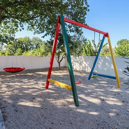 Marija Zadarvillas Vila Policnik